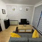 Cosy Flat In London Canary Wharf, 02, 1 Double Bed